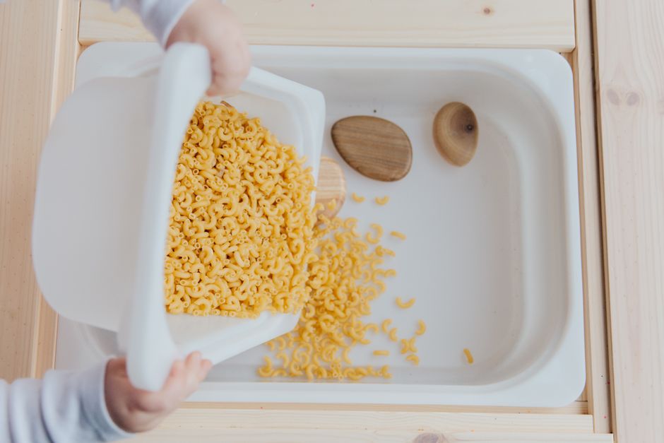 kids sensory bin