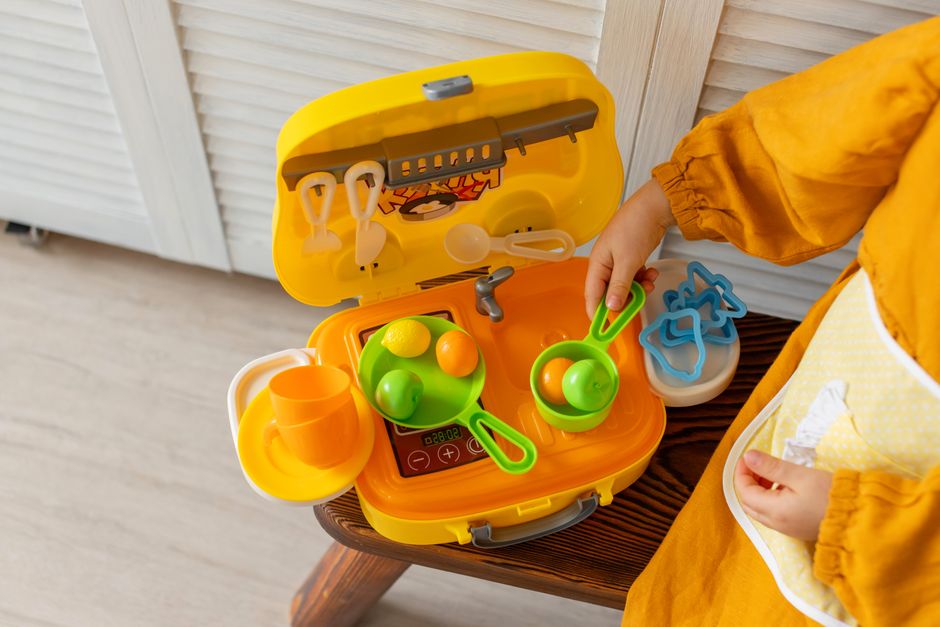 children pretend kitchen play