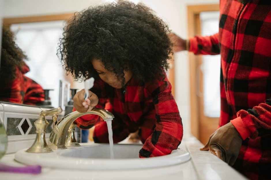 child brushing teeth