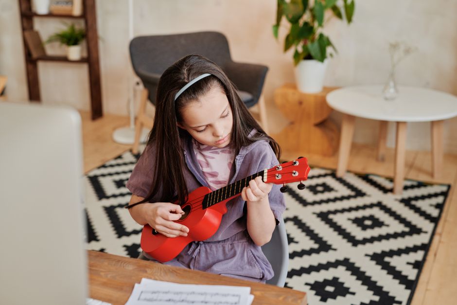 child playing diy instruments
