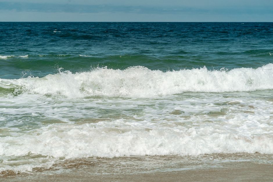 ocean waves coastline
