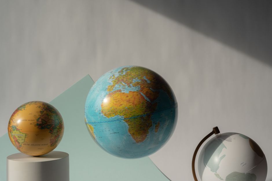 spinning globe