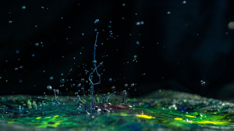 blue food colouring drops